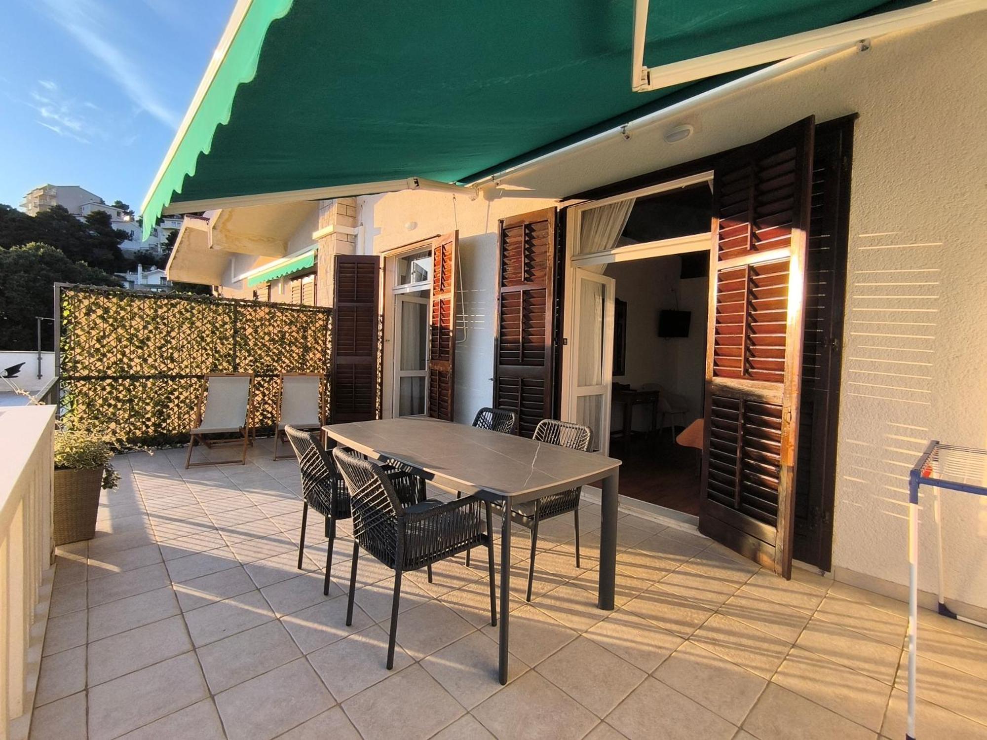 Apartments Julija Брела Екстериор снимка